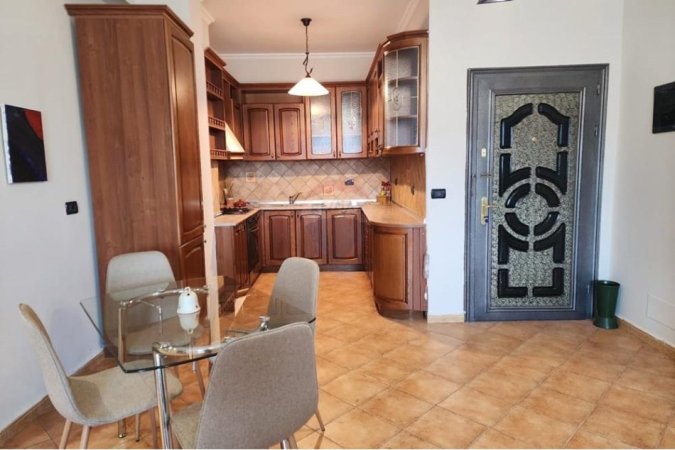 Tirane, jepet me qera apartament 2+1+Aneks+Ballkon Kati 4, 110 m² 700 € (Rruga Ndre Mjeda)