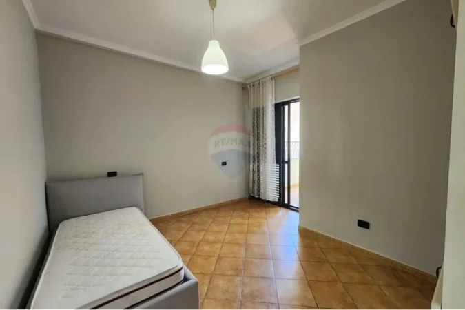 Tirane, jepet me qera apartament 2+1+Aneks+Ballkon Kati 4, 110 m² 700 € (Rruga Ndre Mjeda)