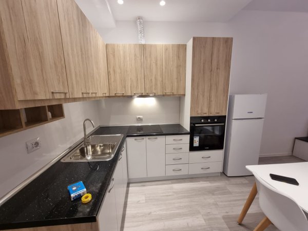 Tirane, jepet me qera apartament 1+1 Kati 0, 60 m² 370 € (Mangalemi)