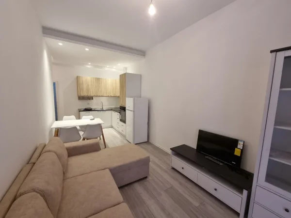 Tirane, jepet me qera apartament 1+1 Kati 0, 60 m² 370 € (Mangalemi)
