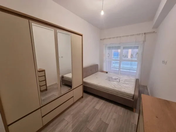 Tirane, jepet me qera apartament 1+1 Kati 0, 60 m² 370 € (Mangalemi)