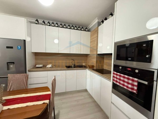 Tirane, jepet me qera apartament 1+1+Ballkon Kati 1, 66 m² 480 € (Unaza e Re)