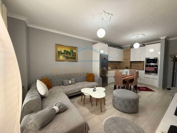 Tirane, jepet me qera apartament 1+1+Ballkon Kati 1, 66 m² 480 € (Unaza e Re)