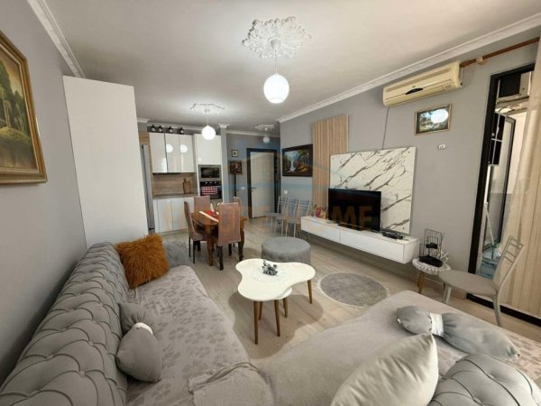 Tirane, jepet me qera apartament 1+1+Ballkon Kati 1, 66 m² 480 € (Unaza e Re)