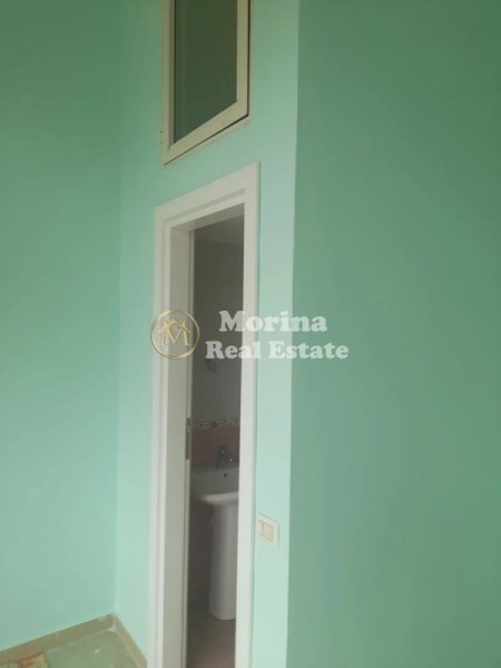 Tirane, jepet me qera ambjent biznesi Kati 1, 40 m² 450 € (Rruga e Barrikadave)