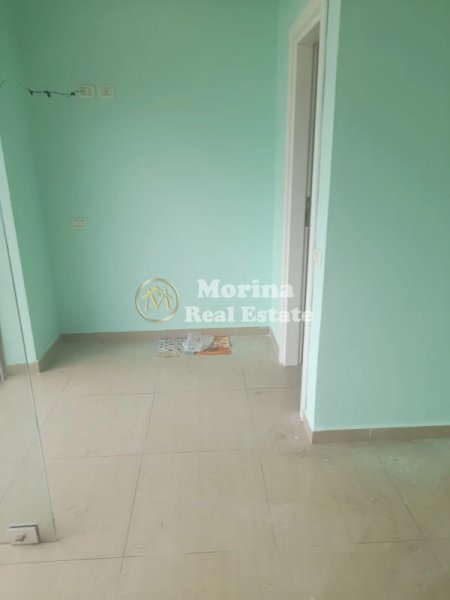 Tirane, jepet me qera ambjent biznesi Kati 1, 40 m² 450 € (Rruga e Barrikadave)