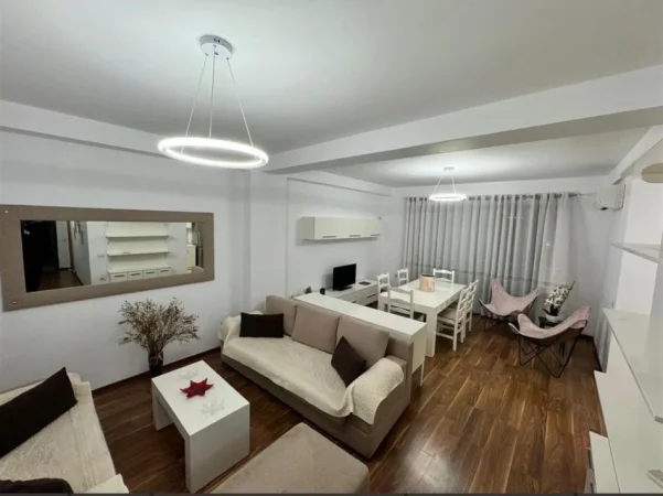 Tirane, jepet me qera apartament 3+1+Ballkon Kati 7, 100 m² 1.000 € (LIQENI THATE)
