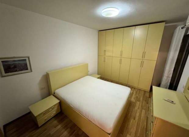 Tirane, jepet me qera apartament 3+1+Ballkon Kati 7, 100 m² 1.000 € (LIQENI THATE)