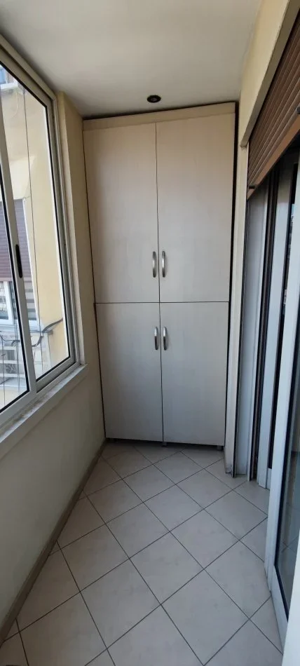 Tirane, jepet me qera apartament 1+1 Kati 6, 70 m² 500 € (Rruga e Barrikadave)