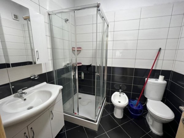 Tirane, jepet me qera apartament 2+1+Ballkon Kati 8, 110 m² 550 € (ASTIR)