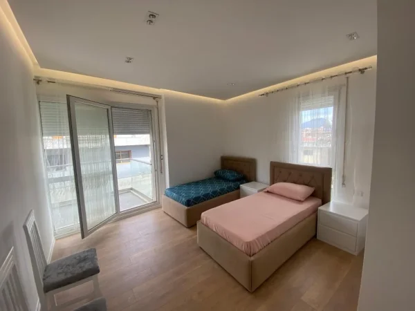 Tirane, jepet me qera apartament 2+1 Kati 1, 90 m² 500 € (Hambu pepo)