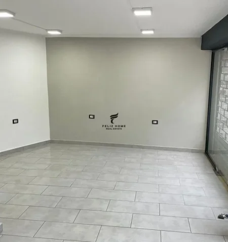 Tirane, jepet me qera dyqan Kati 0, 65 m² 2.000 € (21 DHJETORI)