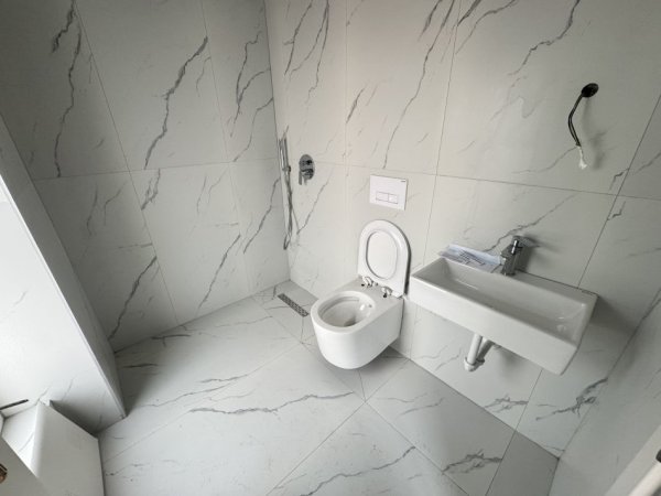 Tirane, jepet me qera apartament 1+1 Kati 4, 65 m² 400 € (Pasho hysa)