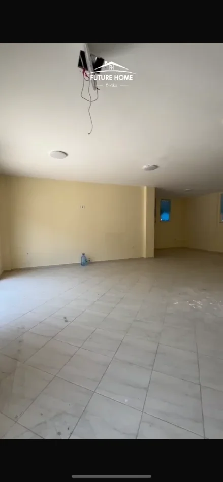 Tirane, jepet me qera ambjent biznesi Kati 0, 108 m² 900 € (Komuna e Parisit)