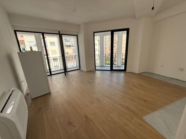 Tirane, jepet me qera apartament 2+1 Kati 3, 100 m² 500 € (ASTIR)