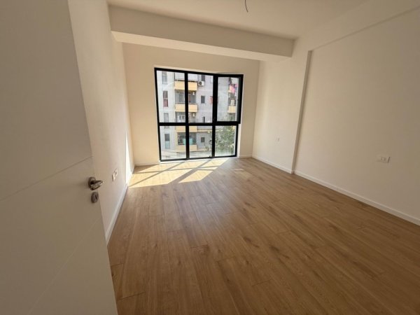 Tirane, jepet me qera apartament 2+1 Kati 3, 100 m² 500 € (ASTIR)