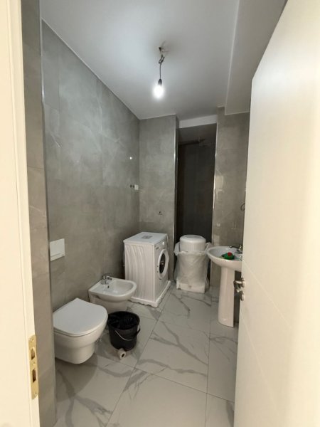 Tirane, jepet me qera apartament 2+1 Kati 3, 100 m² 500 € (ASTIR)
