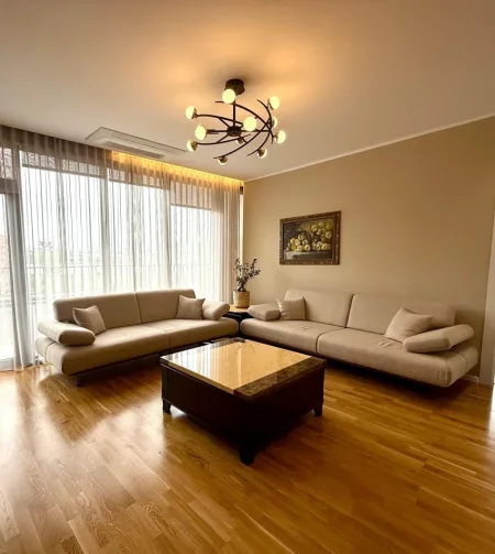 Tirane, shitet apartament 4+1+Ballkon , 214 m² 700.000 € 