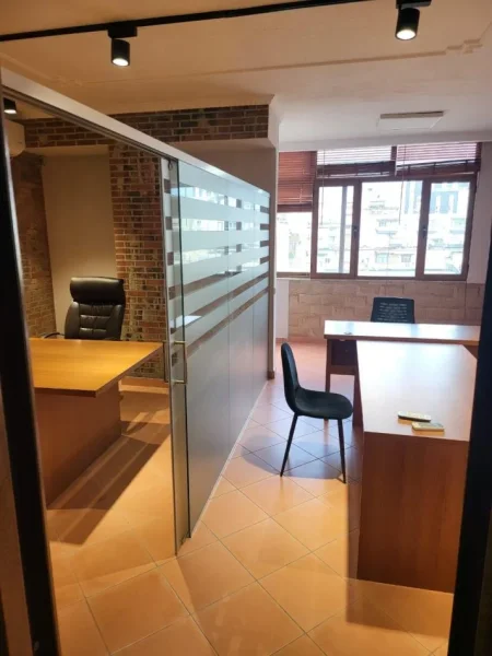 Tirane, jepet me qera zyre Kati 6, 70 m² 600 € (Prane Qendres)