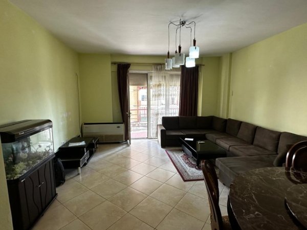 Tirane, jepet me qera apartament 2+1+Ballkon Kati 2, 120 m² 650 € (don bosko)