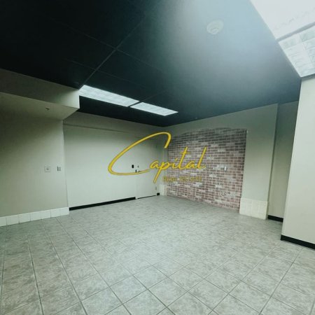 Tirane, jepet me qera dyqan Kati 0, 25 m² 850 € (MYSLYM SHYRI)