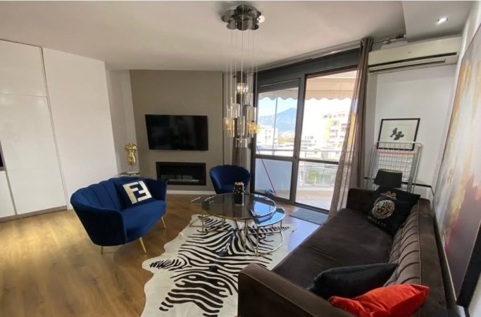 Tirane, jepet me qera apartament 2+1+Ballkon Kati 9, 100 m² 1.000 € (Garda)
