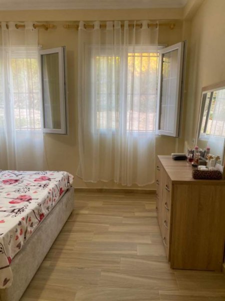 Tirane, jepet me qera apartament 1+1+BLK Kati 2, 70 m² 400 Euro (Prane Xhamise)