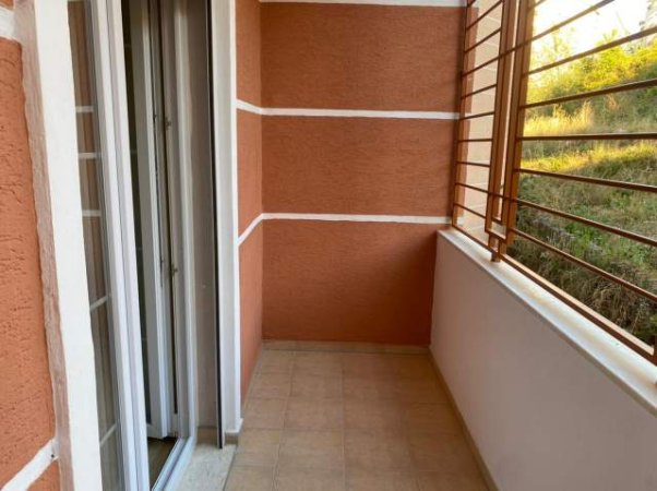 Tirane, jepet me qera apartament 1+1+BLK Kati 2, 70 m² 400 Euro (Prane Xhamise)