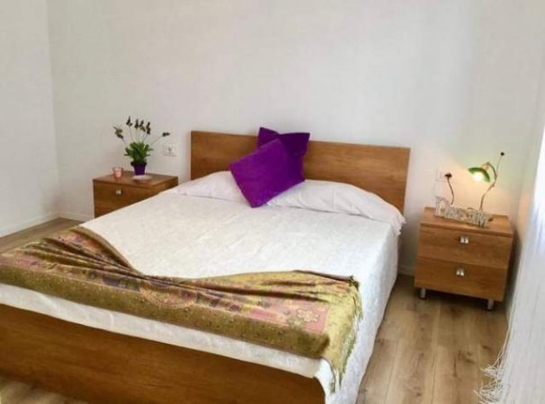 Tirane, jepet me qera apartament 1+1 60 m² 400 Euro (Siri Kodra)