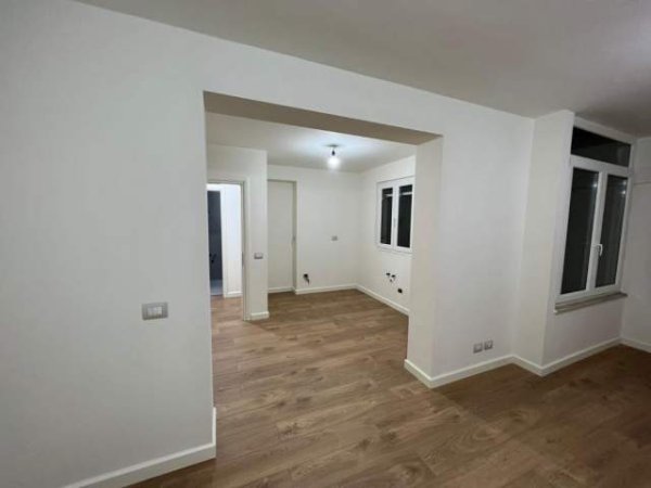 Tirane, jepet me qera Kati 3, 80 m² 700 Euro