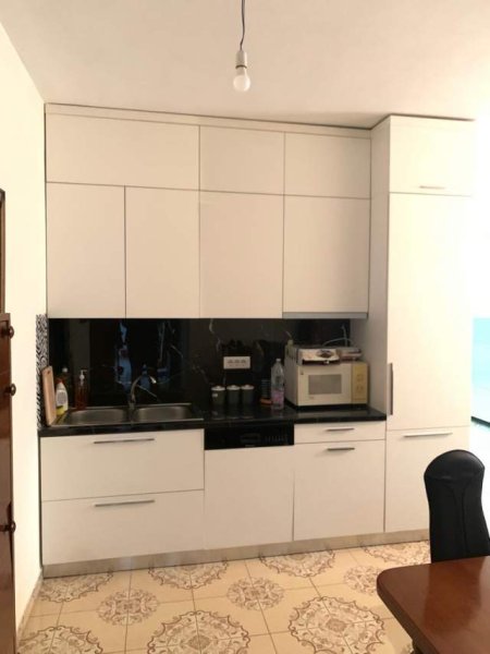 Tirane, jepet me qera apartament 1+1+BLK Kati 4, 75 m² 250 Euro