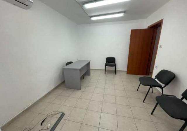 Tirane, jepet me qera ambjent biznesi 70 m² 350 Euro