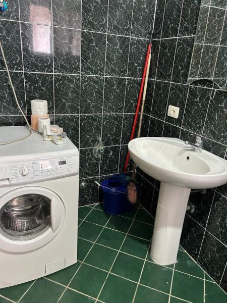 Tirane, jepet me qera apartament 3+1+BLK Kati 6, 120 m² 300 Euro (Rruga 7 Nentori prane top chanel)