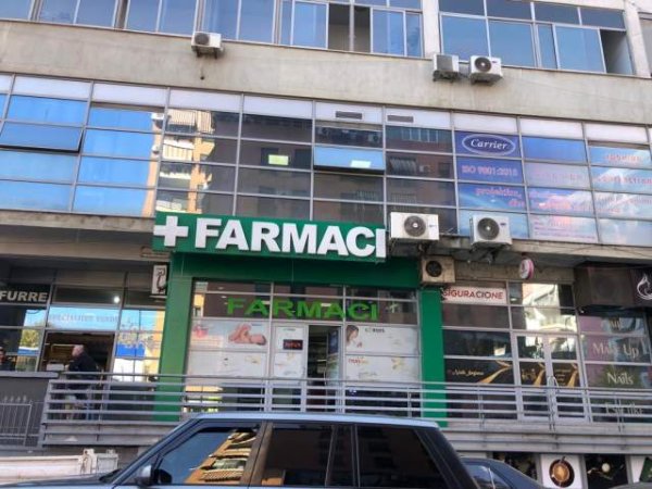 Tirane, Shitet Aktiviteti FARMACI LAURA prane Zogut te Zi