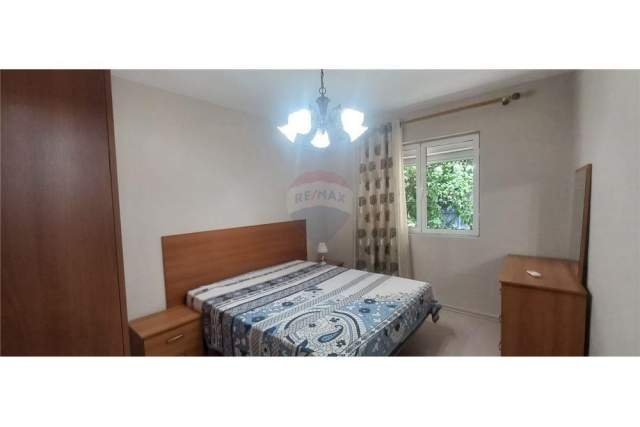 Tirane, jepet me qera apartament 1+1 Kati 2, 57 m² 40.000 Leke (Rruga Fortuzi)