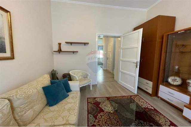 Tirane, jepet me qera apartament 2+1 Kati 2, 80 m² 500 Euro (Brryli)