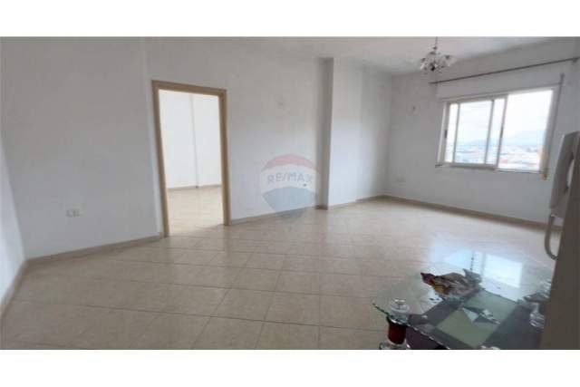 Tirane, shitet apartament 2+1 Kati 5, 105 m² 126.000 Euro (Komuna e Parisit)