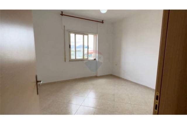 Tirane, shitet apartament 2+1 Kati 5, 105 m² 126.000 Euro (Komuna e Parisit)