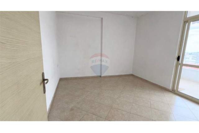 Tirane, shitet apartament 2+1 Kati 5, 105 m² 126.000 Euro (Komuna e Parisit)