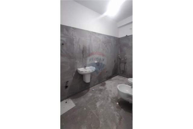 Tirane, shitet apartament 1+1+A+BLK Kati 5, 62 m² 114.000 Euro (Rr. Barrikadave)