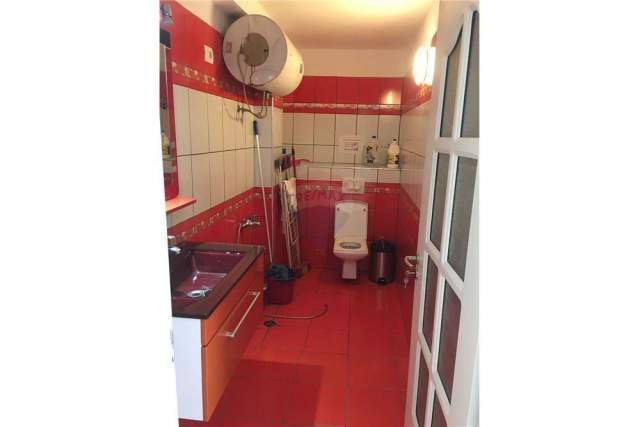 Tirane, jepet me qera zyre Kati 2, 85 m² 500 Euro (Sheshi Willson, Posta nr8)