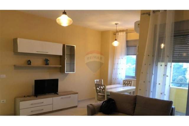 Tirane, jepet me qera apartament 2+1+BLK Kati 3, 100 m² 400 Euro (Rruga Peti)
