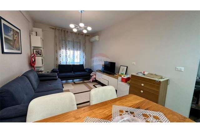 Tirane, shitet apartament 1+1+A Kati 3, 50 m² 110.000 Euro (Rr. e Dibres)