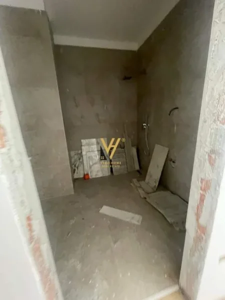 Tirane, jepet me qera zyre Kati 1, 80 m² 450 Euro (farmacia 10)