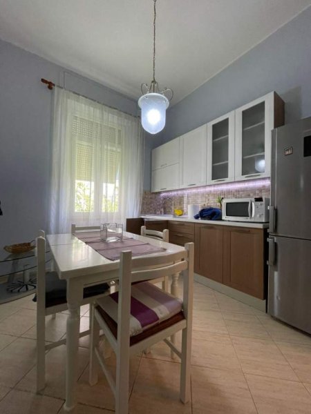 Tirane, jap me qera apartament 2+1 Kati 2, 80 m² 500 Euro (Rruga Bardhyl)