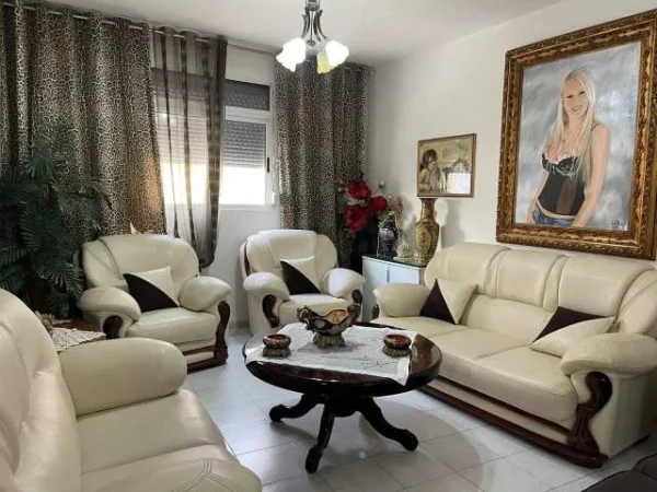 SHITET SHTEPI 1 KATESHE  93 m² 145.000 Euro (Rruga Bardhyl)