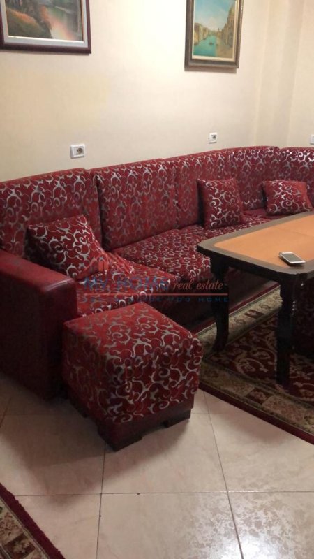 Tirane, jepet me qera apartament 2+1+BLK Kati 4, 90 m² 400 Euro (ish ekspozita)