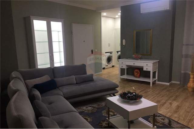 Tirane, jepet me qera apartament 1+1+BLK Kati 9, 70 m² 500 Euro (rruga e dibres)