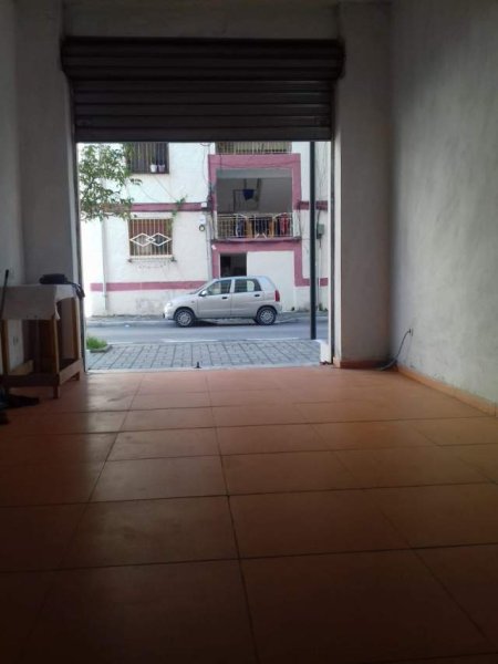 Vlore, jepet me qera ambjent biznesi Kati 0, 30 m² 10000 Leke (osman Haxhiu(tek posta e coles))