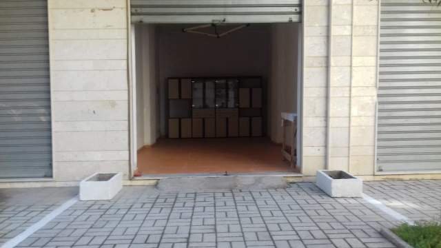 Vlore, jepet me qera ambjent biznesi Kati 0, 30 m² 10000 Leke (osman Haxhiu(tek posta e coles))